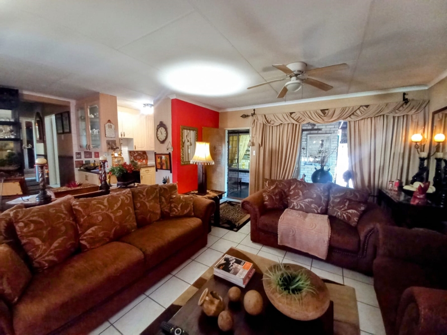 2 Bedroom Property for Sale in Safari Gardens North West